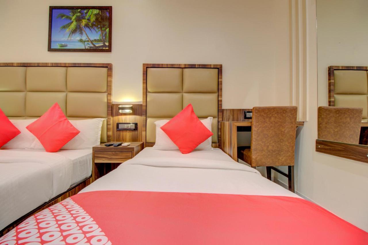 Oyo 76180 Hotel Meriton Мумбай Екстериор снимка