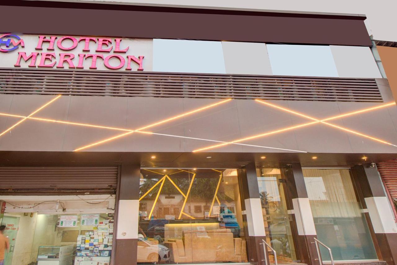 Oyo 76180 Hotel Meriton Мумбай Екстериор снимка